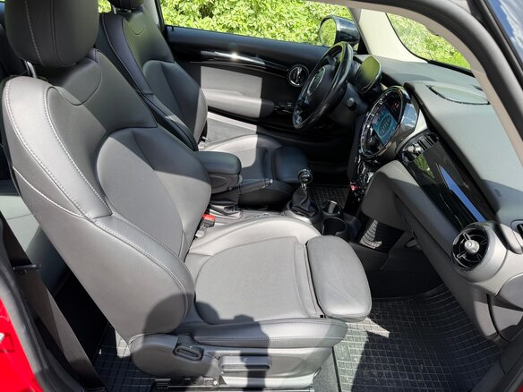 2021 Mini Hatch Cooper S III (F55/F56) Рестайлинг 2, красный, 2675000 рублей - вид 16