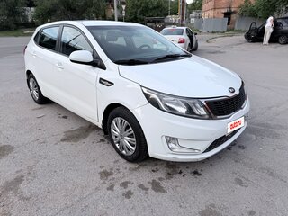 2013 Kia Rio 4-speed III, белый, 850000 рублей, вид 2