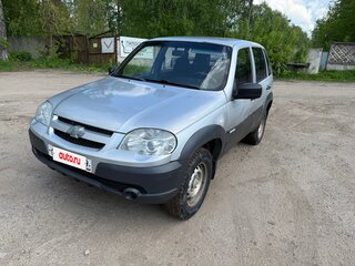 2013 Chevrolet Niva I Рестайлинг, серебристый, 280000 рублей, вид 1