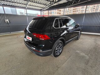 2021 Volkswagen Tiguan II Рестайлинг, чёрный, 3700000 рублей, вид 4