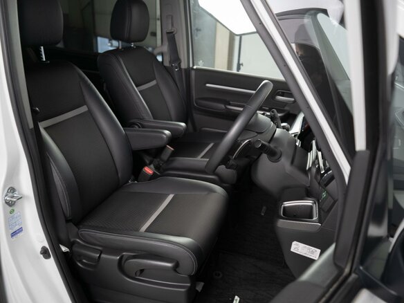 2019 Honda Stepwgn Spada V Рестайлинг, белый, 2479000 рублей - вид 6