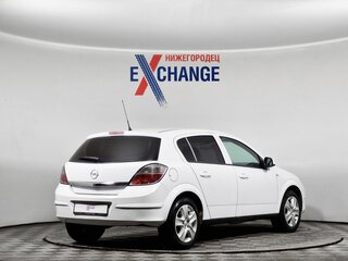 2011 Opel Astra H Рестайлинг, белый, 308000 рублей, вид 5