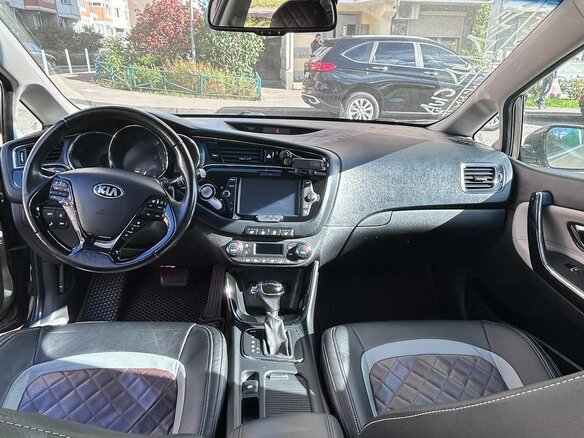 2018 Kia Ceed II Рестайлинг, коричневый, 1700000 рублей - вид 22