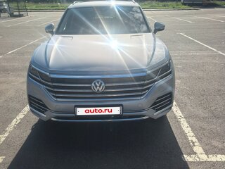 2019 Volkswagen Touareg III, серебристый, 4050000 рублей, вид 2