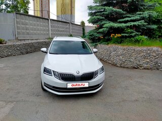 2017 Skoda Octavia III (A7) Рестайлинг, белый, 2200000 рублей, вид 1