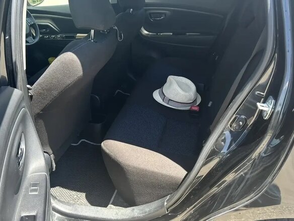 2016 Toyota Vitz III (XP130) Рестайлинг, чёрный - вид 15