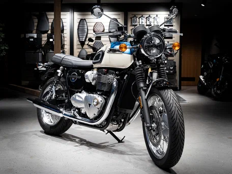 2026 Triumph Bonneville T120, белый, 2070000 рублей, вид 1