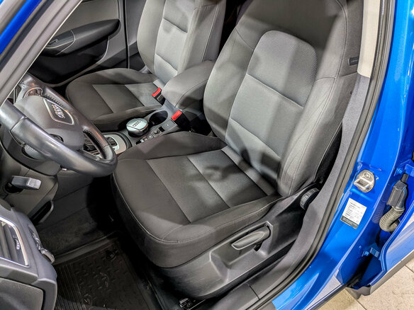 2015 Audi Q3 I (8U) Рестайлинг, голубой, 1955000 рублей - вид 19
