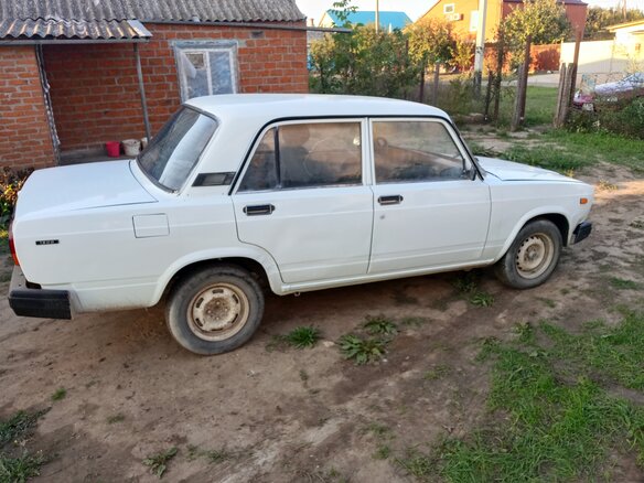2004 Lada (ВАЗ) 2107, белый, 130000 рублей - вид 3