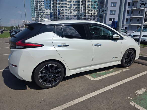 2019 Nissan Leaf II (ZE1), белый, 1900000 рублей - вид 3