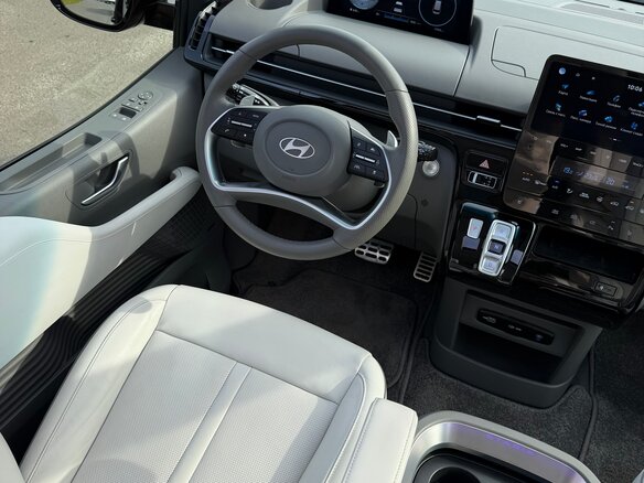 2025 Hyundai Staria I, чёрный, 7900000 рублей - вид 12