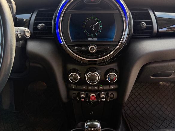 2019 Mini Hatch Cooper III (F55/F56) Рестайлинг, серебристый - вид 22