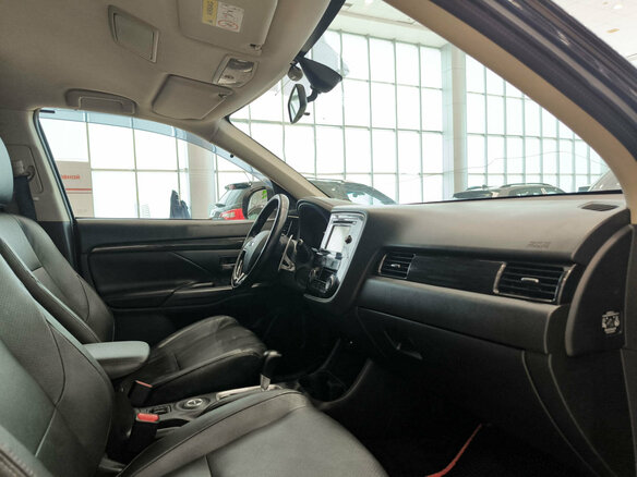 2016 Mitsubishi Outlander III Рестайлинг 2, чёрный - вид 12