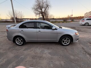 2011 Mitsubishi Lancer X Рестайлинг, серебристый, 600000 рублей, вид 4