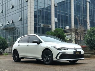 2023 Volkswagen Golf VIII, белый, 1893000 рублей, вид 3