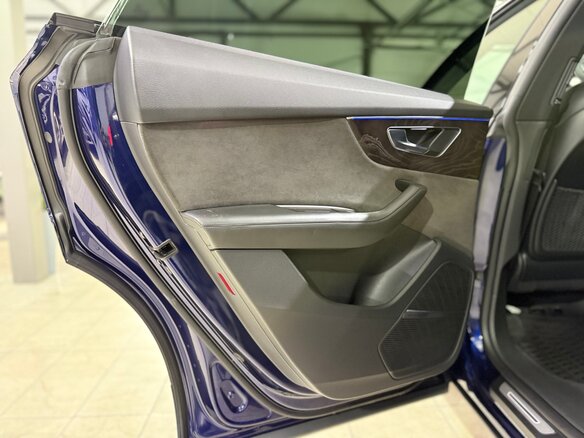 2019 Audi Q8 45 TDI I (4M), синий, 6290000 рублей - вид 32