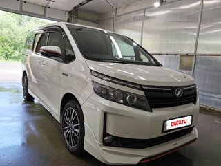 2015 Toyota Voxy III (R80), белый, 1950000 рублей, вид 2