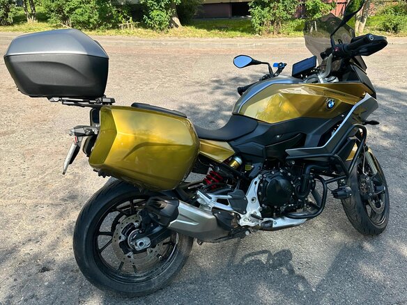 2020 BMW F 900 XR, золотистый, 1100000 рублей - вид 2