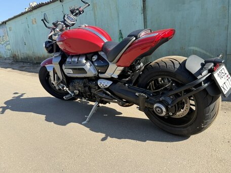 2021 Triumph Rocket 3, красный, 1700000 рублей, вид 3