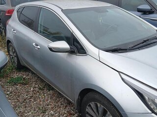 2016 Kia Ceed II Рестайлинг, серебристый, 900000 рублей, вид 2