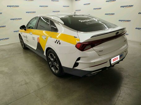 2021 Kia K5 III, белый, 1615410 рублей, вид 4