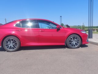 2021 Toyota Camry VIII (XV70) Рестайлинг, чёрный, 5500000 рублей, вид 4
