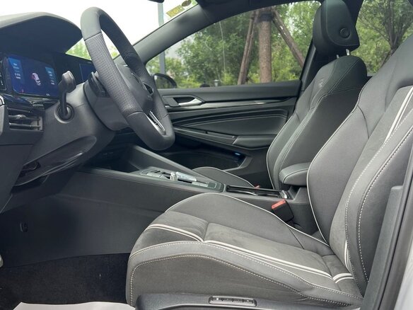 2023 Volkswagen Golf VIII, серый, 1850000 рублей - вид 9
