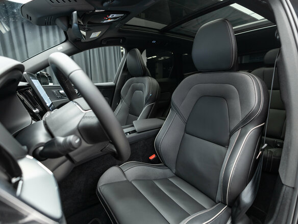 2026 Volvo XC60 II Рестайлинг 2, чёрный, 5990000 рублей - вид 10
