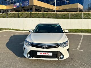 2016 Toyota Camry VII (XV50) Рестайлинг, белый, 1890000 рублей, вид 3