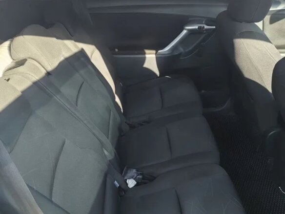 2010 Toyota Verso I, серебристый, 1100000 рублей - вид 5