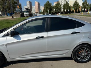 2015 Hyundai Solaris I Рестайлинг, серебристый, 1025000 рублей, вид 5