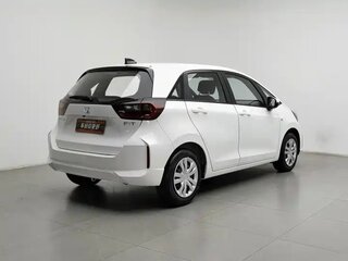 2022 Honda Fit IV Рестайлинг, белый, 1157000 рублей, вид 3