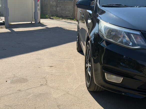 2016 Kia Rio III Рестайлинг, чёрный, 1100000 рублей - вид 11