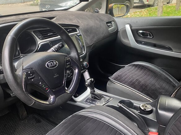 2017 Kia Ceed II Рестайлинг, белый, 815000 рублей - вид 5