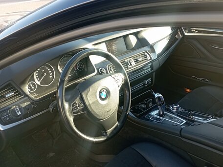 2013 BMW 5 серии 520i VI (F10/F11/F07), чёрный, 2200000 рублей, вид 3