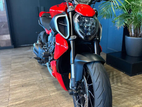 2023 Ducati Diavel V4, красный, 2700000 рублей, вид 4