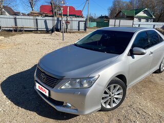 2013 Toyota Camry VII (XV50), серебристый, 1600000 рублей, вид 1