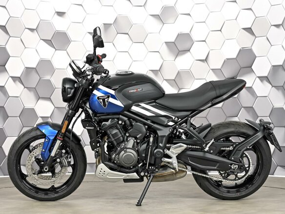 2026 Triumph Trident 660, чёрный - вид 3