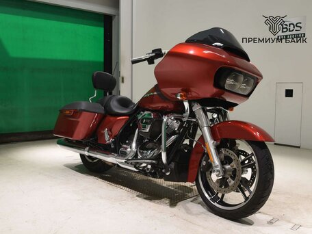 2018 Harley-Davidson Road Glide, красный, 1899000 рублей, вид 3