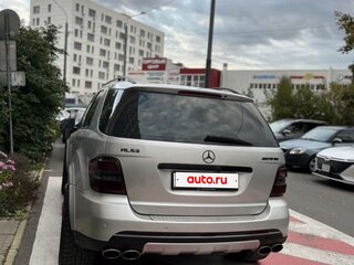 2005 Mercedes-Benz M-Класс 320 II (W164), серебристый, 1780000 рублей, вид 3