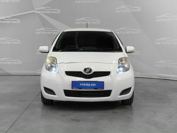 2010 Toyota Vitz II (XP90), белый, 650000 рублей - вид 7