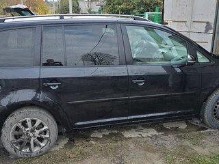 2010 Volkswagen Touran Cross I Рестайлинг, чёрный, 600000 рублей, вид 2