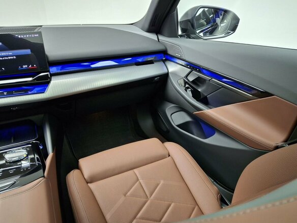 2025 BMW 5 серии 530e VIII (G60/G61/G68), чёрный - вид 8