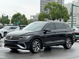 2023 Volkswagen Tiguan II Рестайлинг, чёрный, 2440000 рублей, вид 1