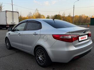 2012 Kia Rio 4-speed III, серый, 900000 рублей, вид 5
