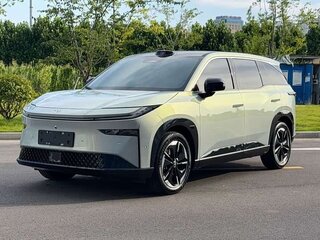 2025 Toyota bZ3X 58.3 kWh, серебристый, 2620000 рублей, вид 3