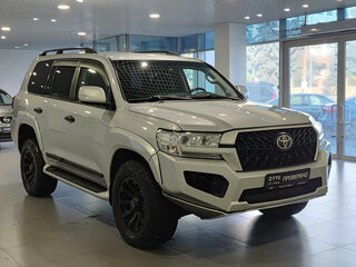 2016 Toyota Land Cruiser 200 Series Рестайлинг 2, серебристый, 4700000 рублей, вид 3