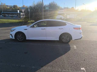2019 Kia Optima IV Рестайлинг, белый, 1100000 рублей, вид 4