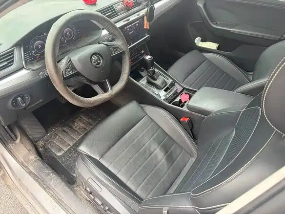 2020 Skoda Superb III Рестайлинг, серебристый, 1660000 рублей - вид 6