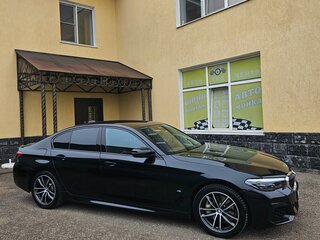 2023 BMW 5 серии 540i xDrive VII (G30/G31/G38) Рестайлинг, чёрный, 7700000 рублей, вид 3
